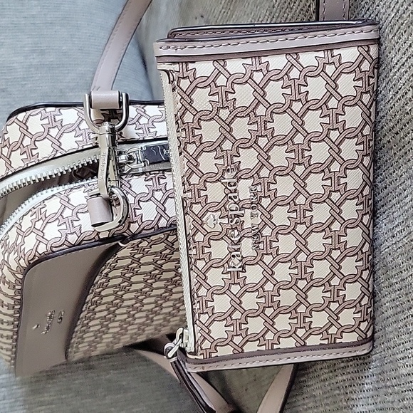KATE SPADE CROSSBODY & MATCHING WALLET - Picture 8 of 14
